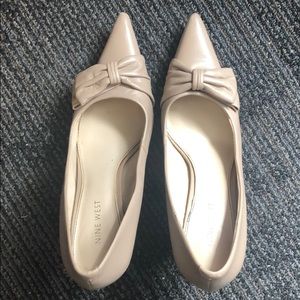 Cream/nude Nine West pumps